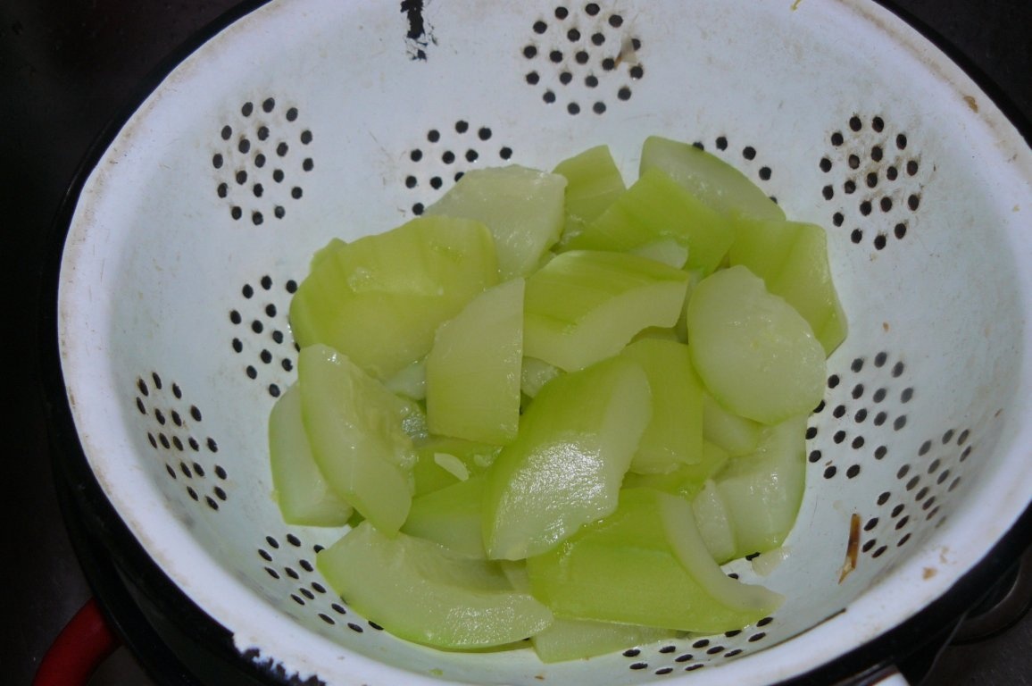 Salată de vinete, ardei copţi şi dovlecel