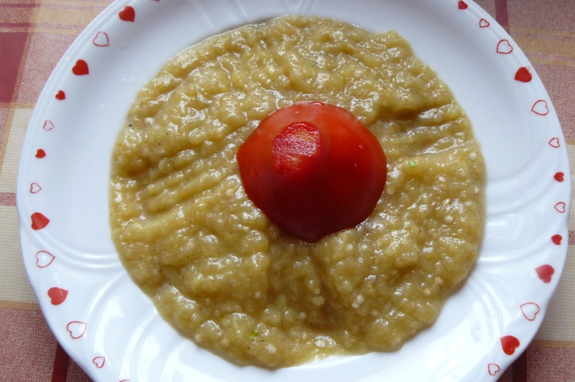 Salată de vinete, ardei copţi şi dovlecel