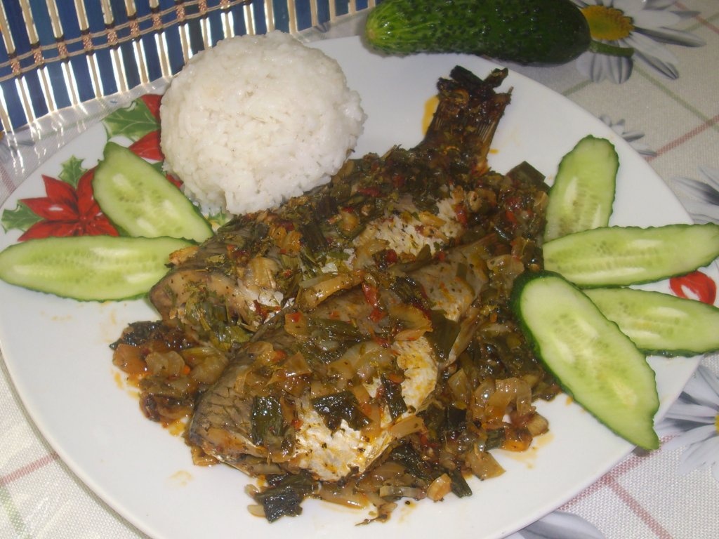 Peste la cuptor cu garnitura de orez