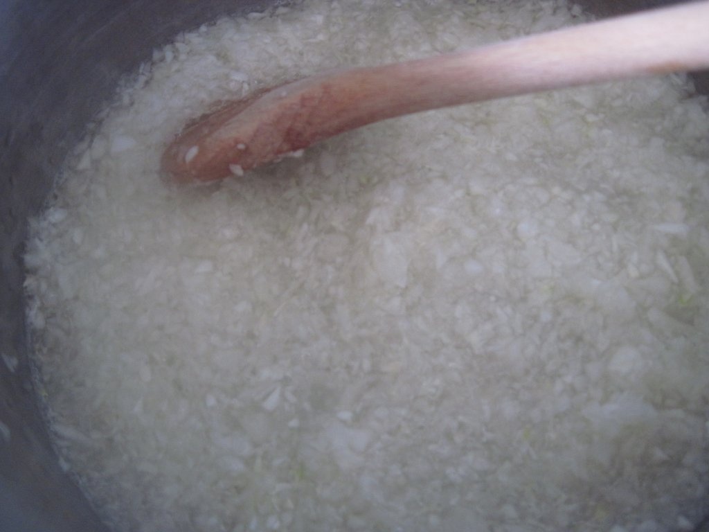 Tochitura de porc cu sos de rosii si cartofi natur