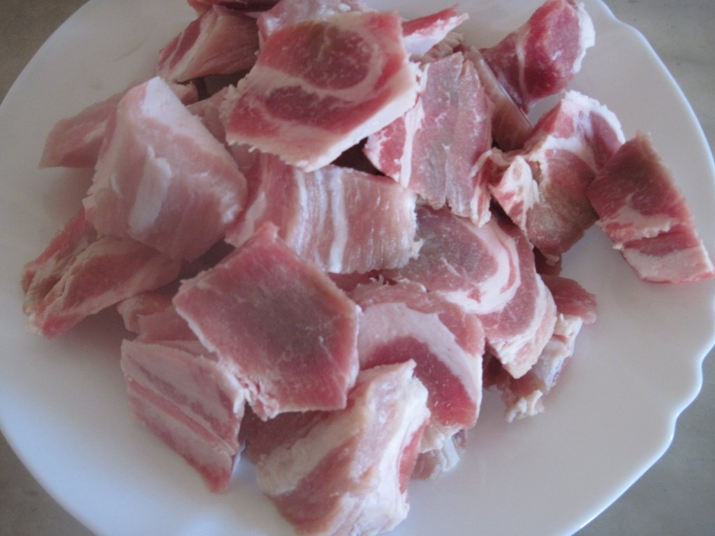 Tochitura de porc cu sos de rosii si cartofi natur