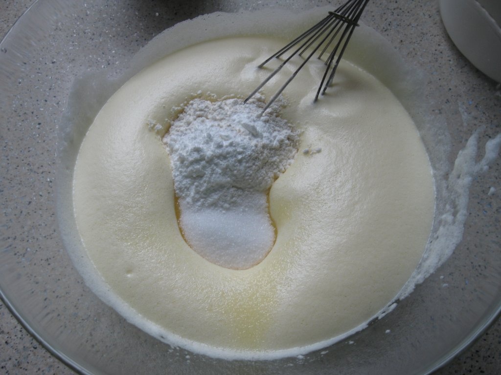 Prajitura de morcov cu crema custard