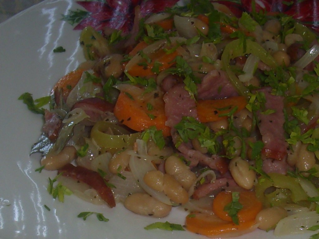 Fasole cu legume si muschi de porc afumat