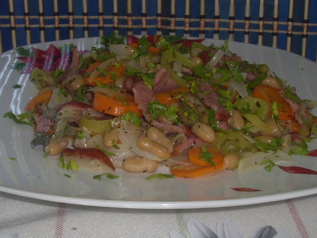 Fasole cu legume si muschi de porc afumat