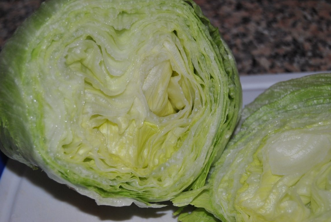 Salatã de mozzarella si avocado