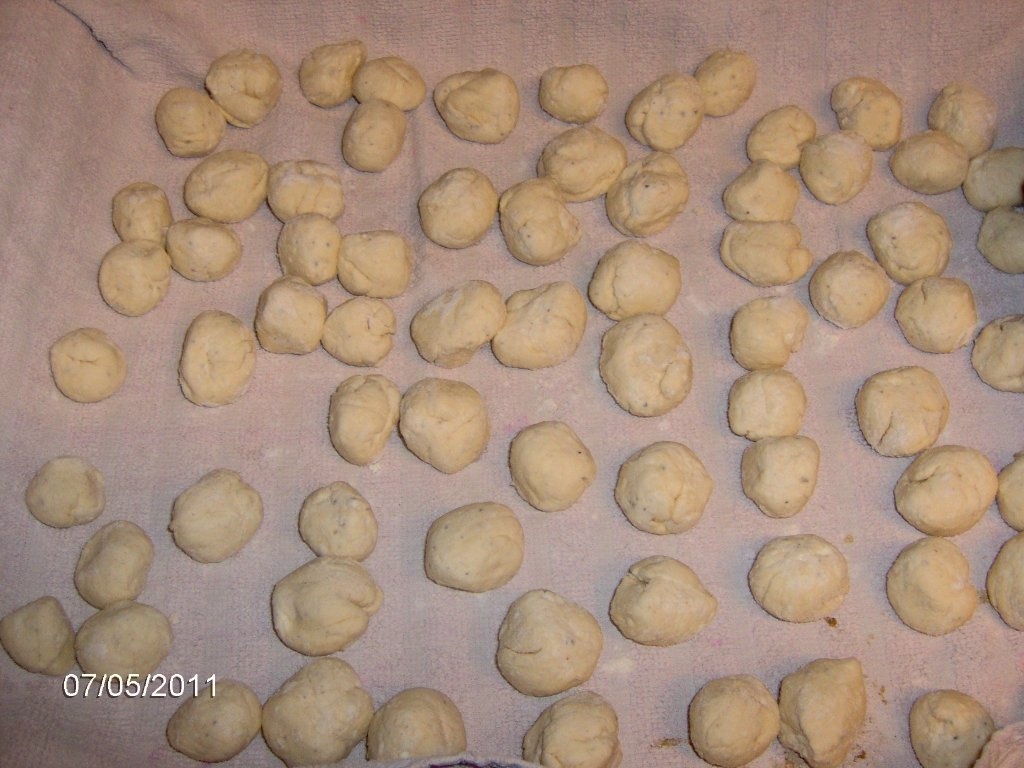 Gnochi din brinza in sos de ardei