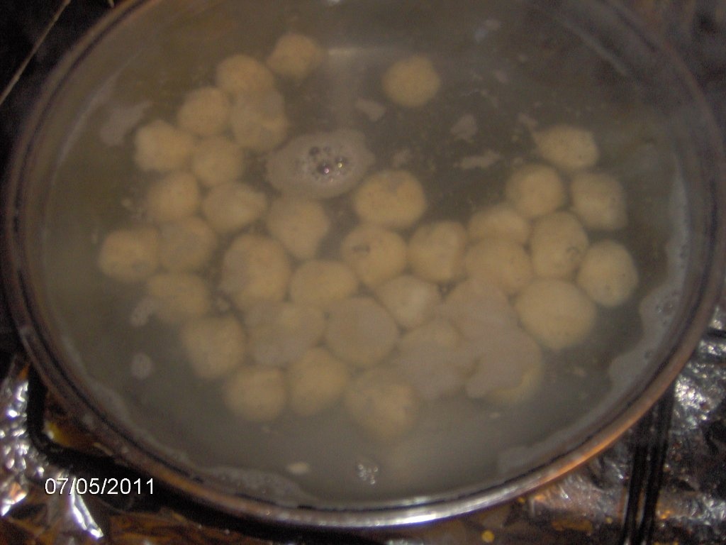 Gnochi din brinza in sos de ardei