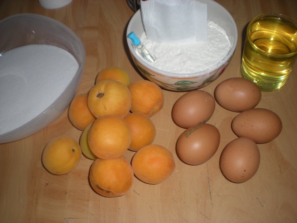 Tarta de caise cu caramel