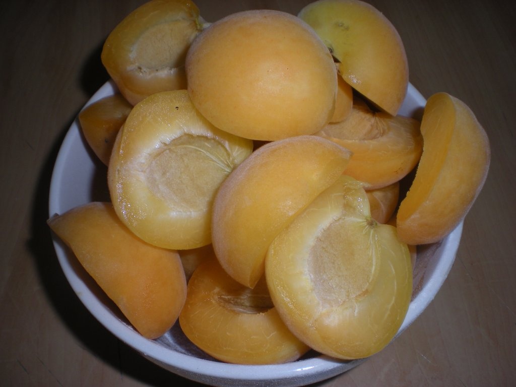 Tarta de caise cu caramel