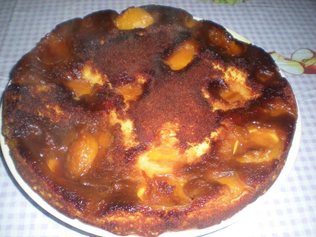 Tarta de caise cu caramel