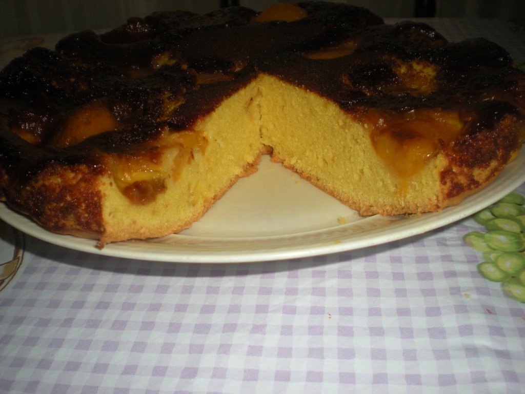 Tarta de caise cu caramel