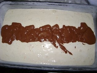 Prajitura cu frisca si piersici din compot