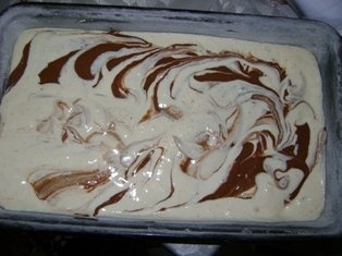 Prajitura cu frisca si piersici din compot