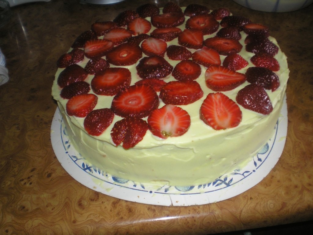 Tort de vanilie si capsune