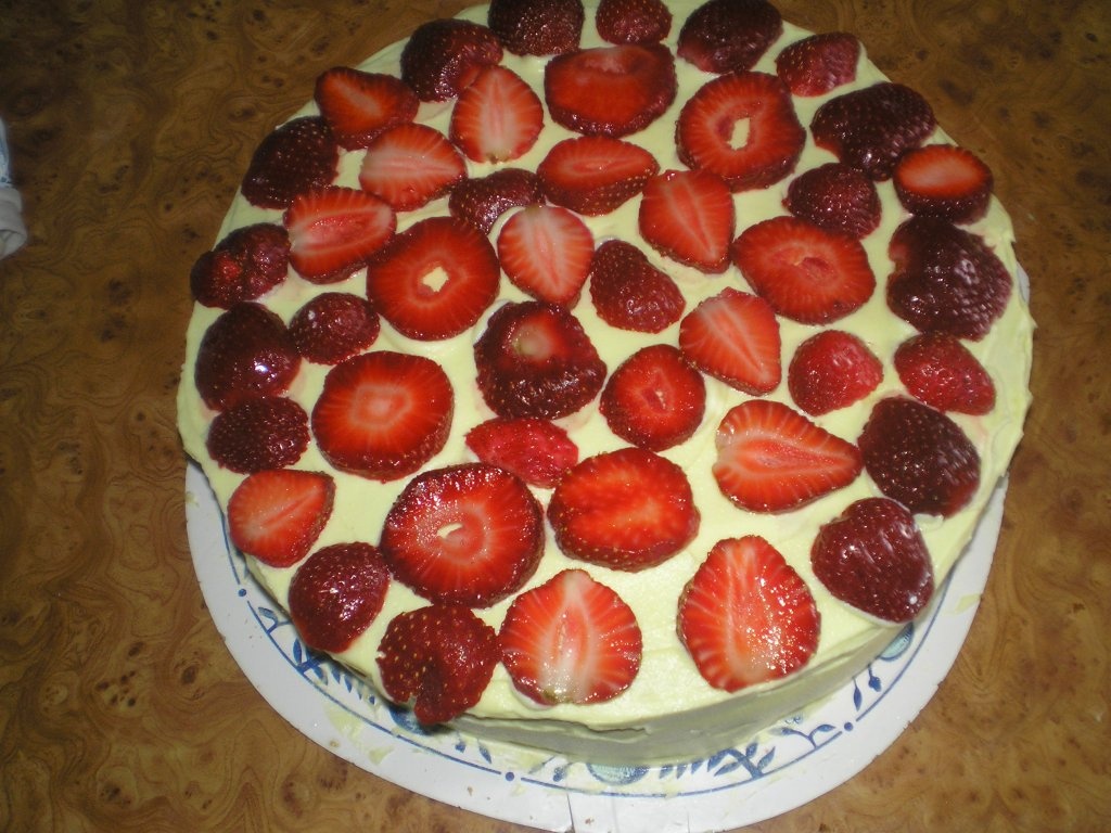 Tort de vanilie si capsune