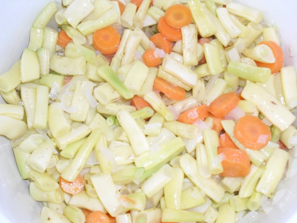 Mancare din pastai de fasole cu carne de porc