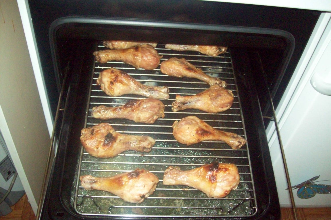 Pulpe de pui cu cartofi la gratar