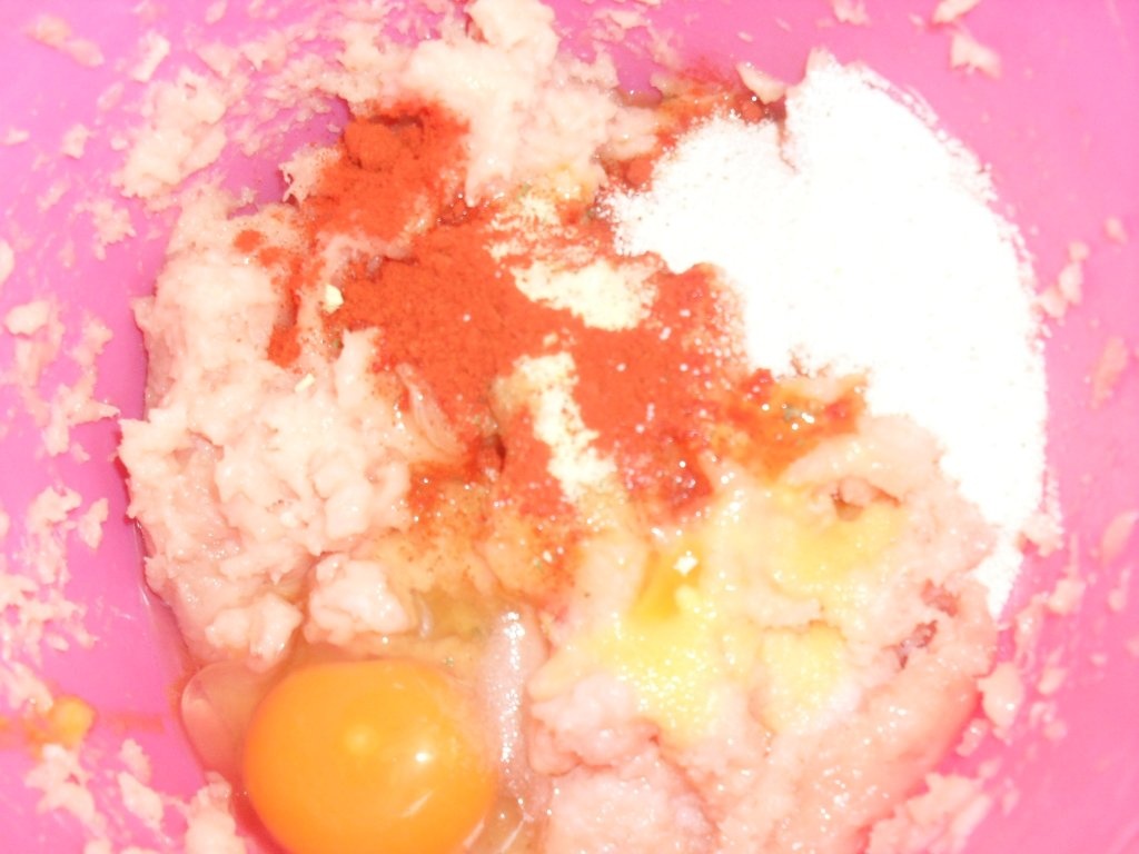 Sarmalute invelite in frunze de loboda rosie