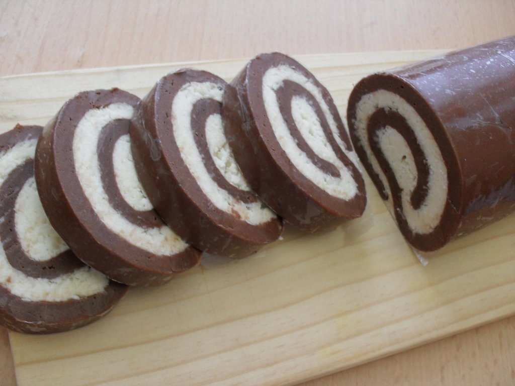 Rulada de biscuiti cu cocos. Cel mai simplu si gustos desert, fara coacere