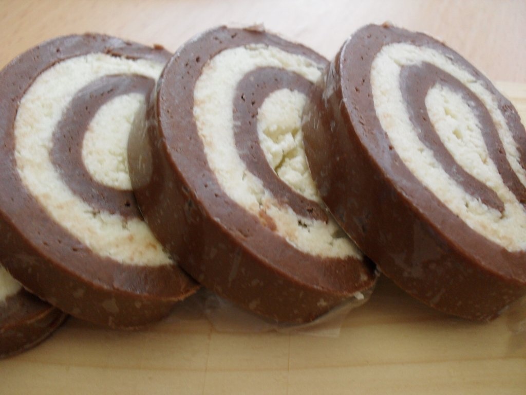 Rulada de biscuiti cu cocos. Cel mai simplu si gustos desert, fara coacere