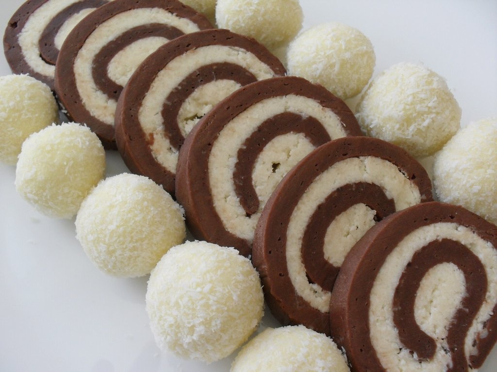 Rulada de biscuiti cu cocos. Cel mai simplu si gustos desert, fara coacere