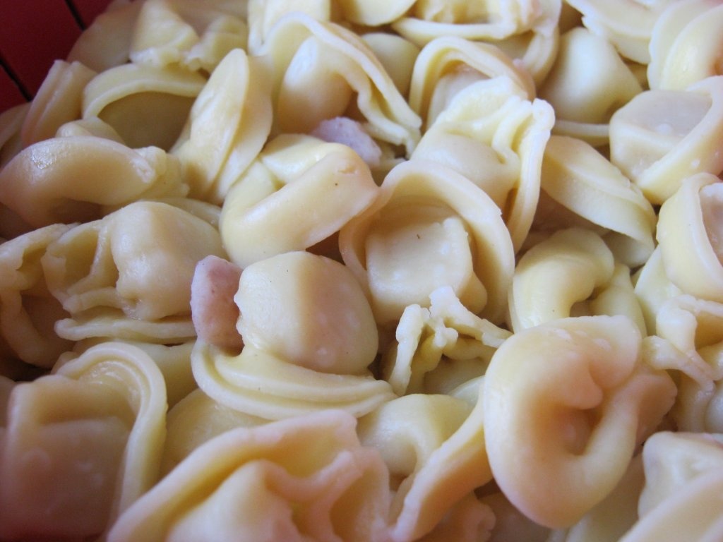 Tortellini cu sos de smantana