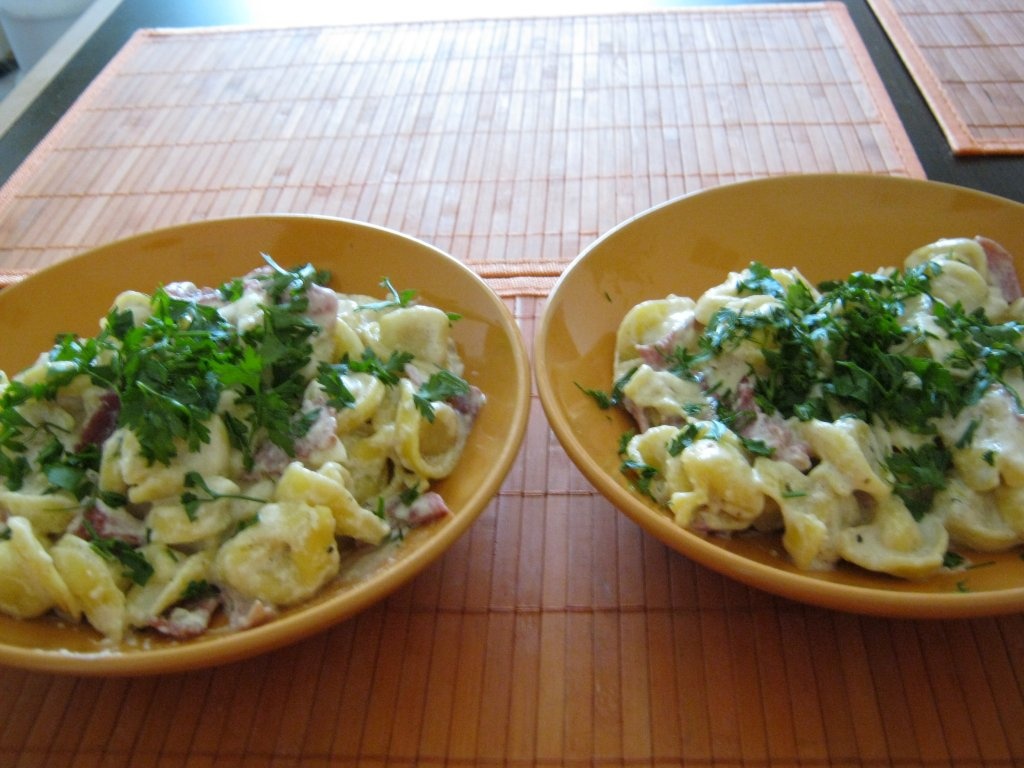 Tortellini cu sos de smantana