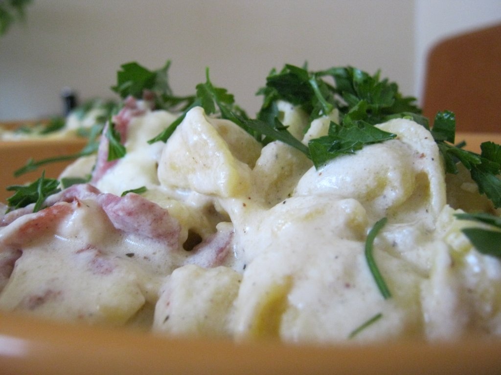 Tortellini cu sos de smantana
