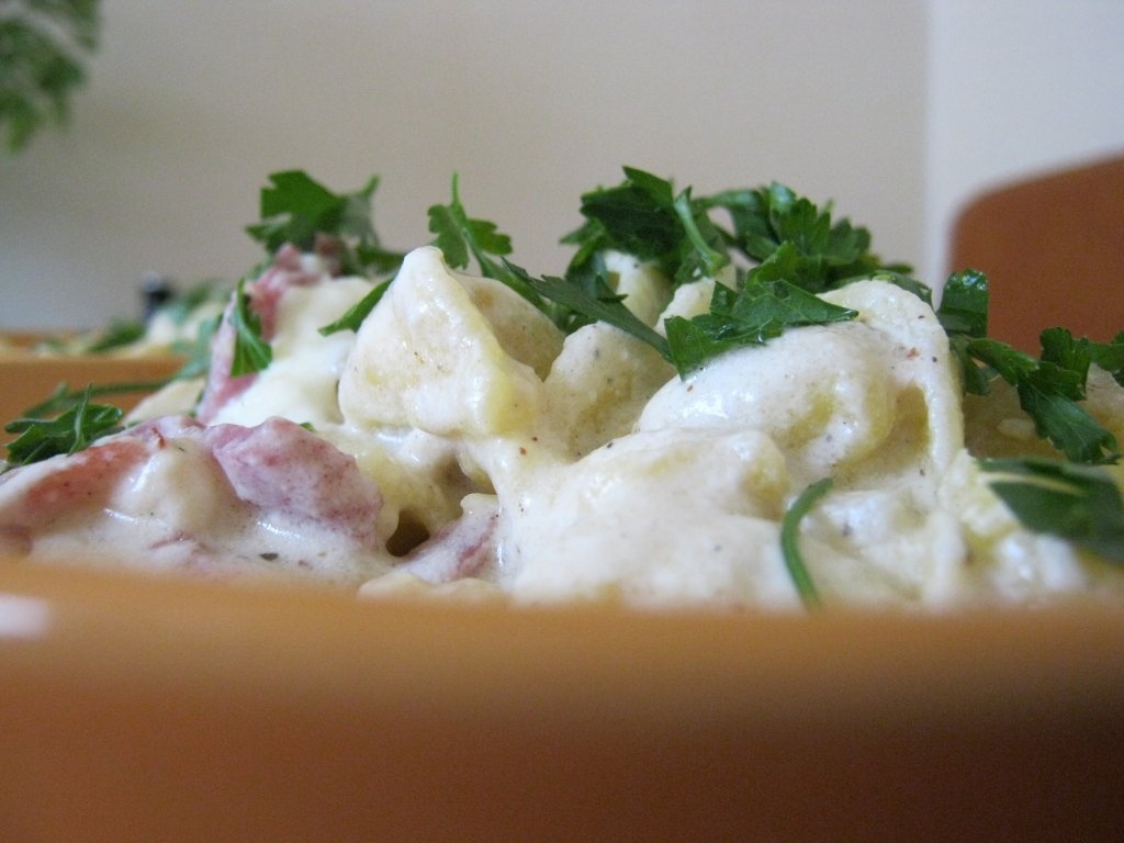 Tortellini cu sos de smantana