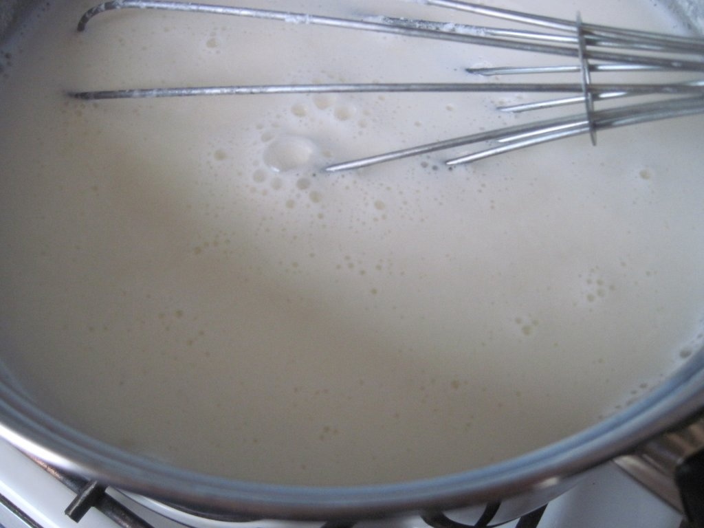 Supa crema de smantana cu crutoane si porumb prajit