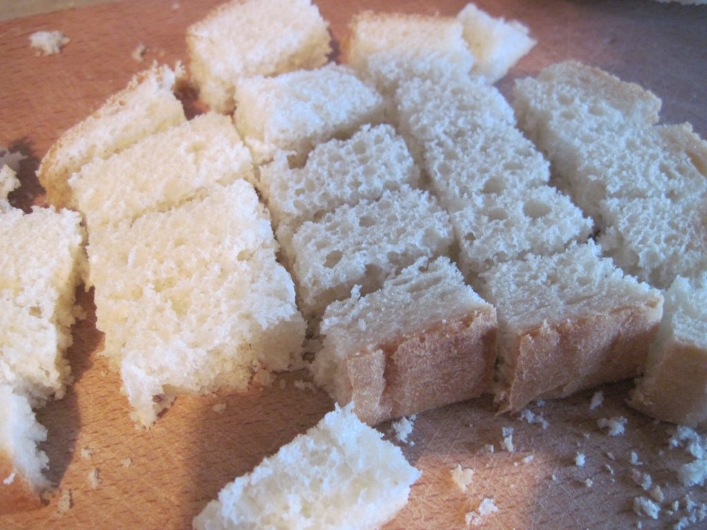 Supa crema de smantana cu crutoane si porumb prajit