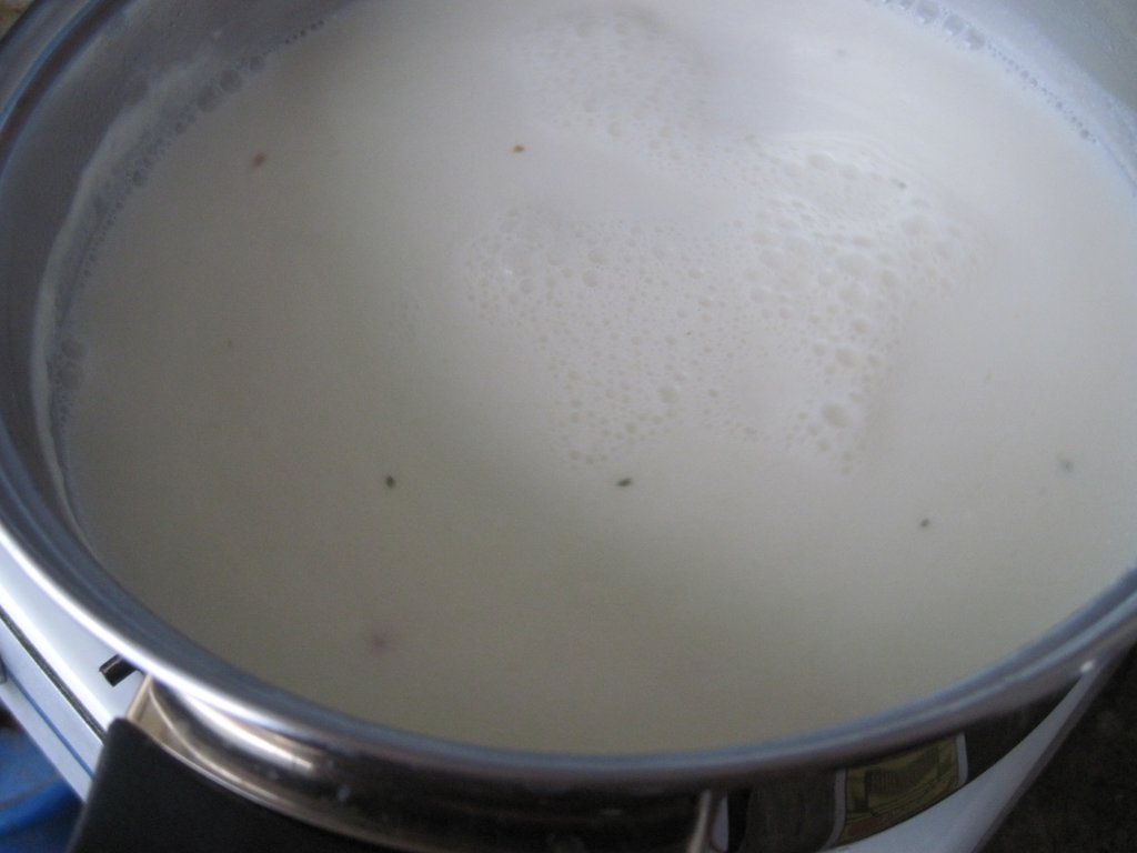 Supa crema de smantana cu crutoane si porumb prajit