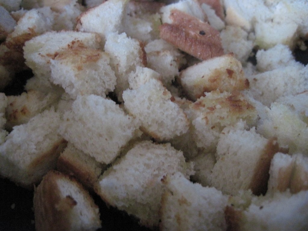 Supa crema de smantana cu crutoane si porumb prajit