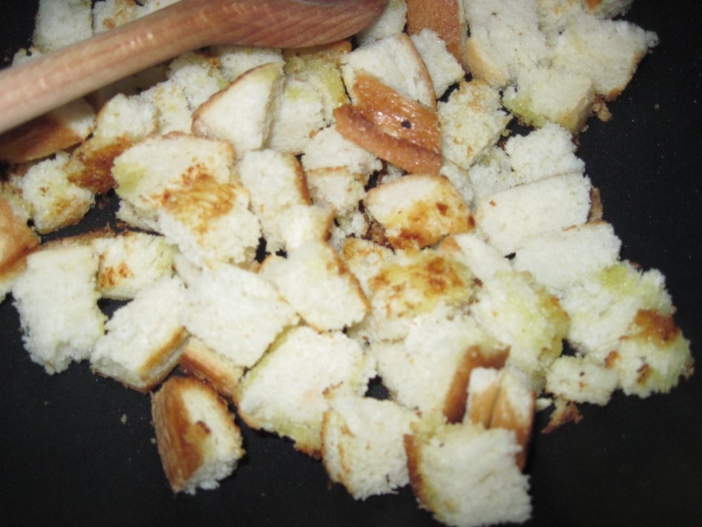 Supa crema de smantana cu crutoane si porumb prajit