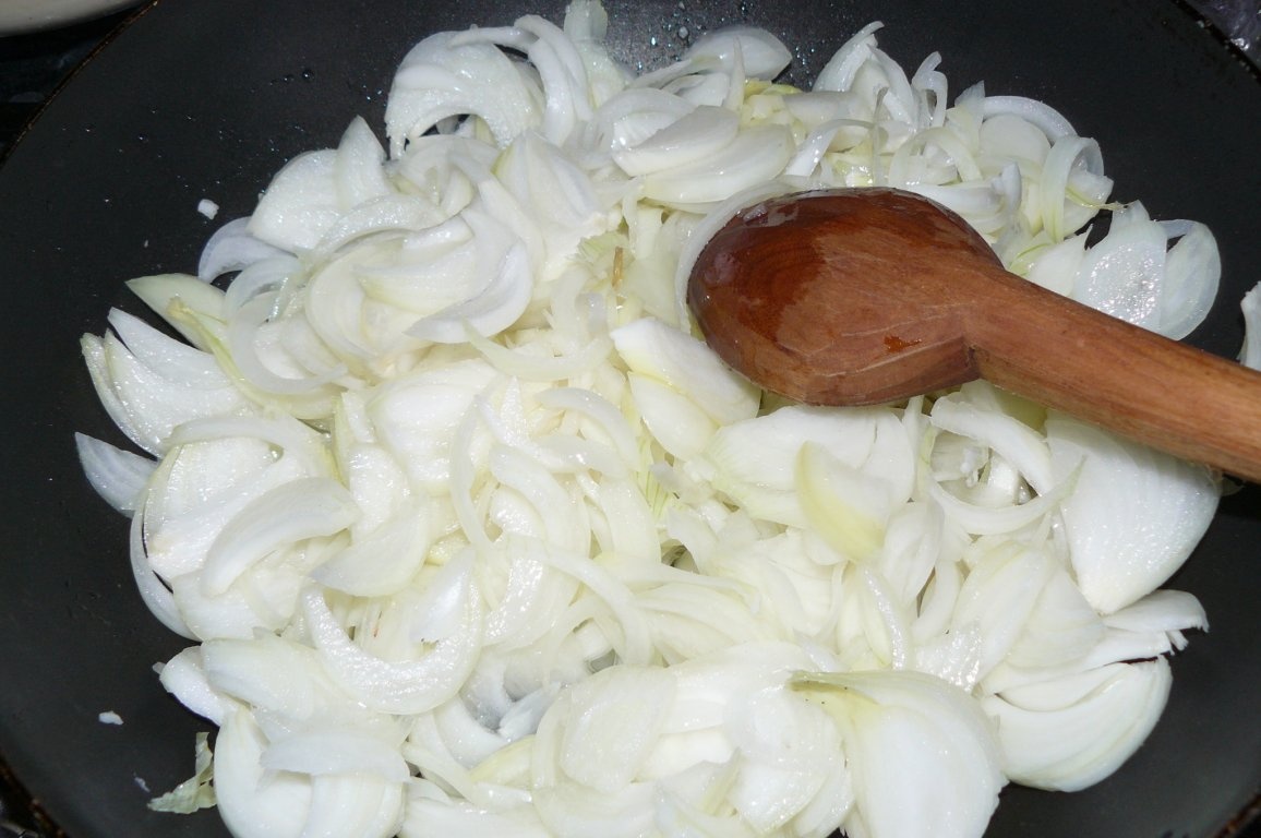 Plăcintă cu ceapă, spanac şi brânză