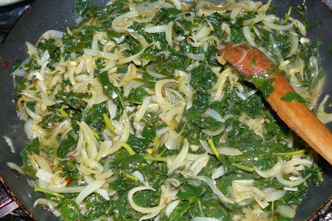 Plăcintă cu ceapă, spanac şi brânză