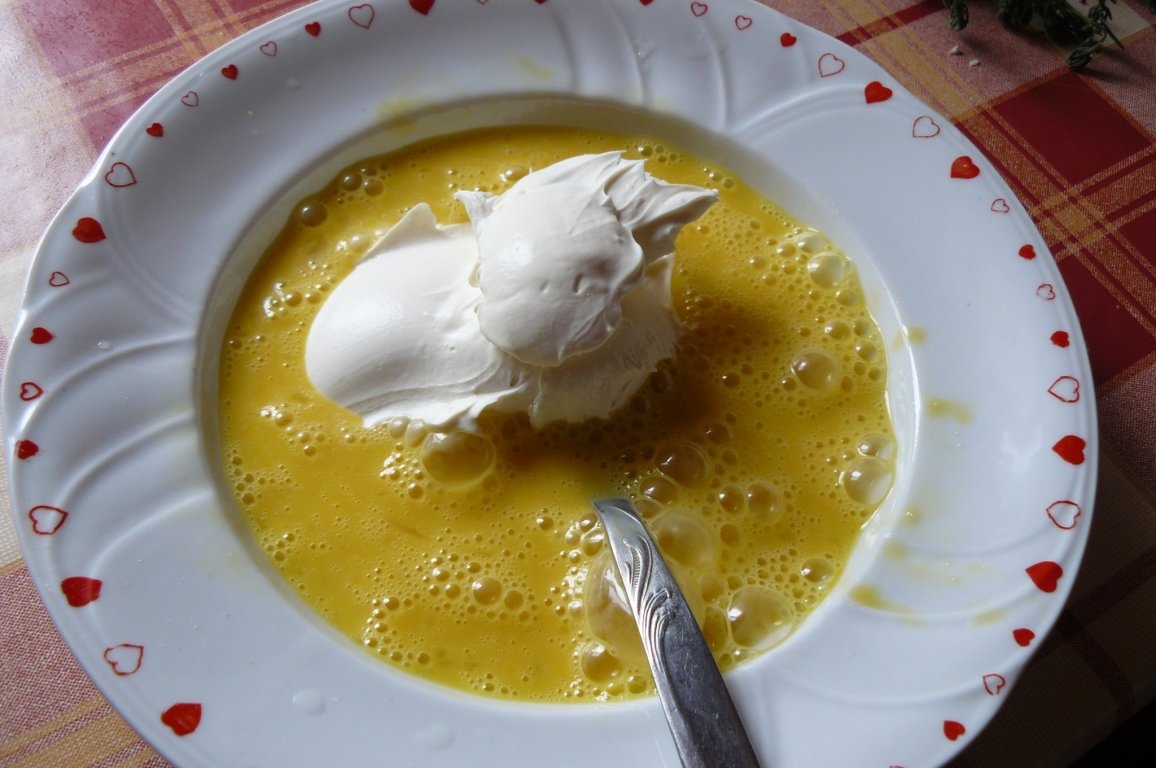 Plăcintă cu ceapă, spanac şi brânză