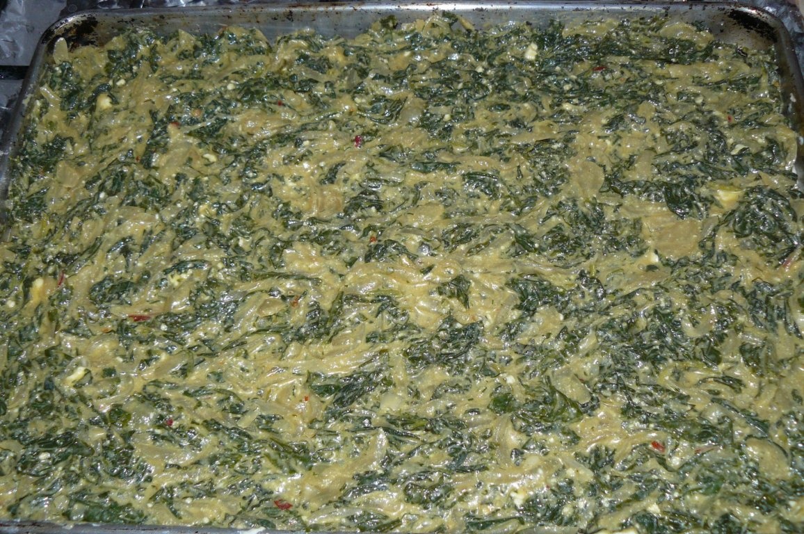 Plăcintă cu ceapă, spanac şi brânză