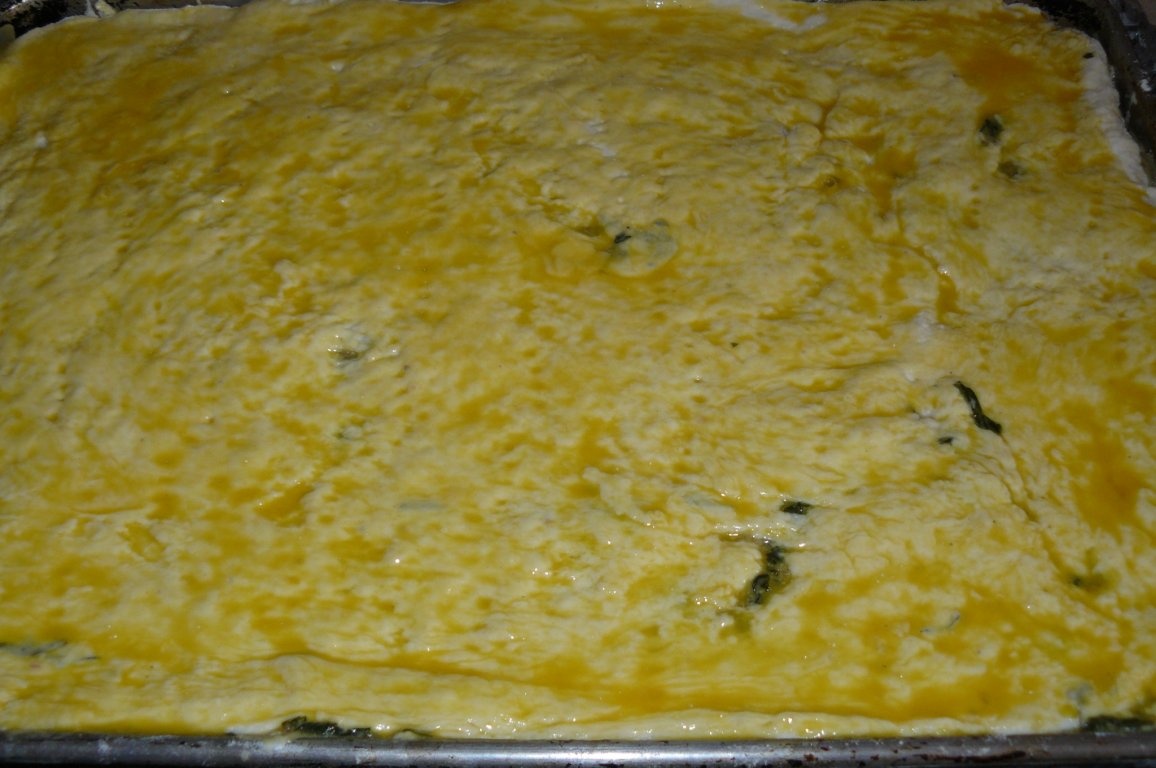 Plăcintă cu ceapă, spanac şi brânză