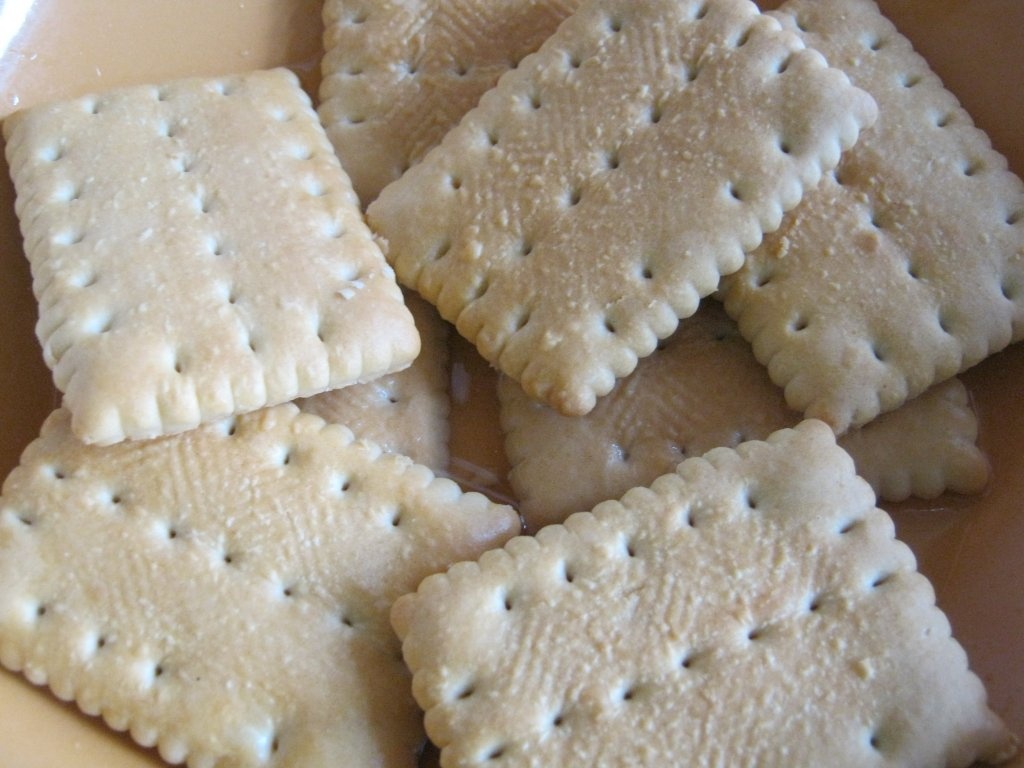 Desert cu iaurt , piersici şi ananas