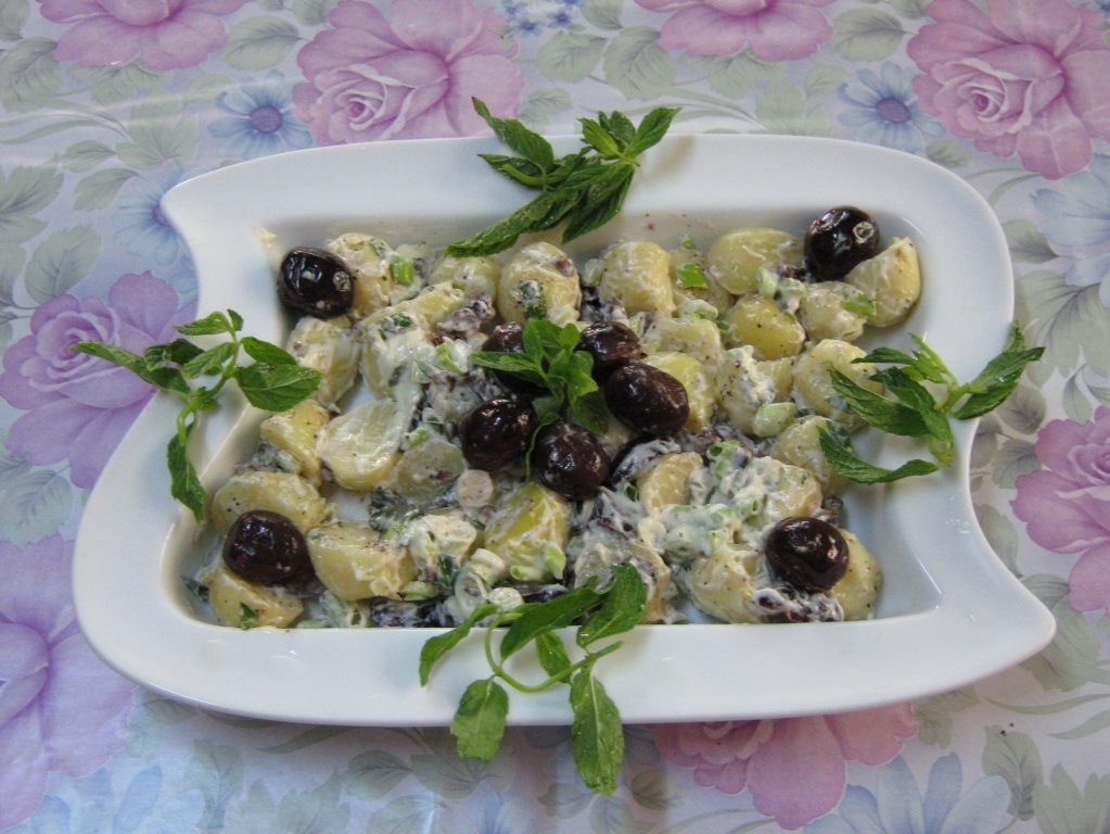 Salata orientala de cartofi noi-specific arabeasca