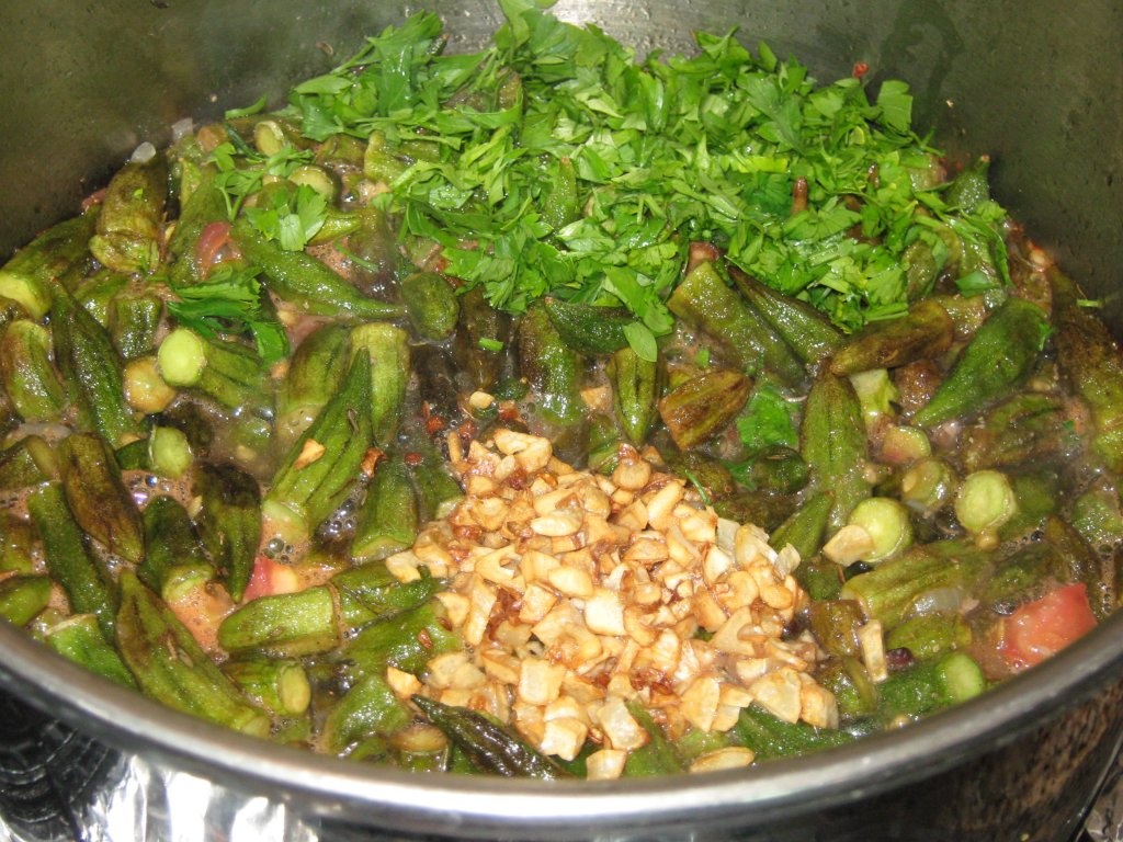 “Bamyah”-Mancare de  bame cu carne de vita-reteta specific arabeasca