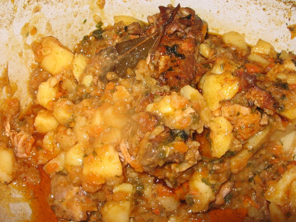 Intre  tocana si gulas = ceaunita