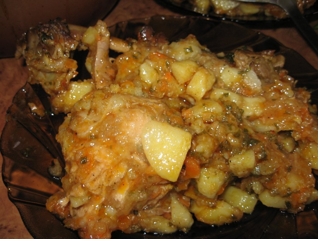 Intre  tocana si gulas = ceaunita