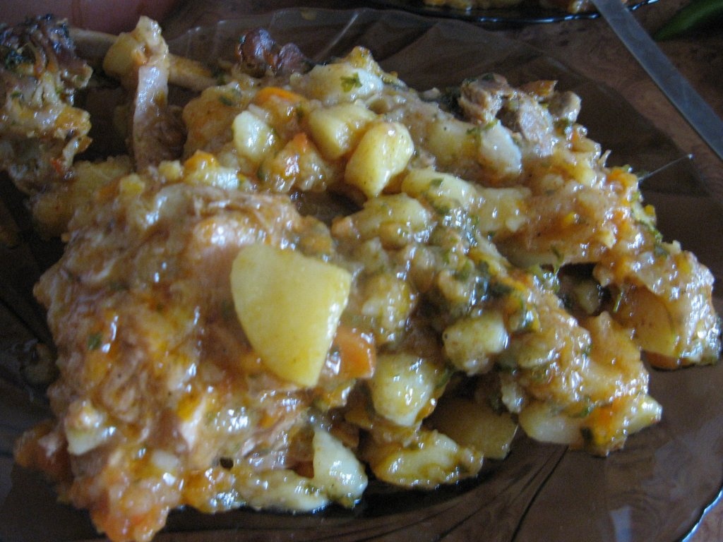 Intre  tocana si gulas = ceaunita