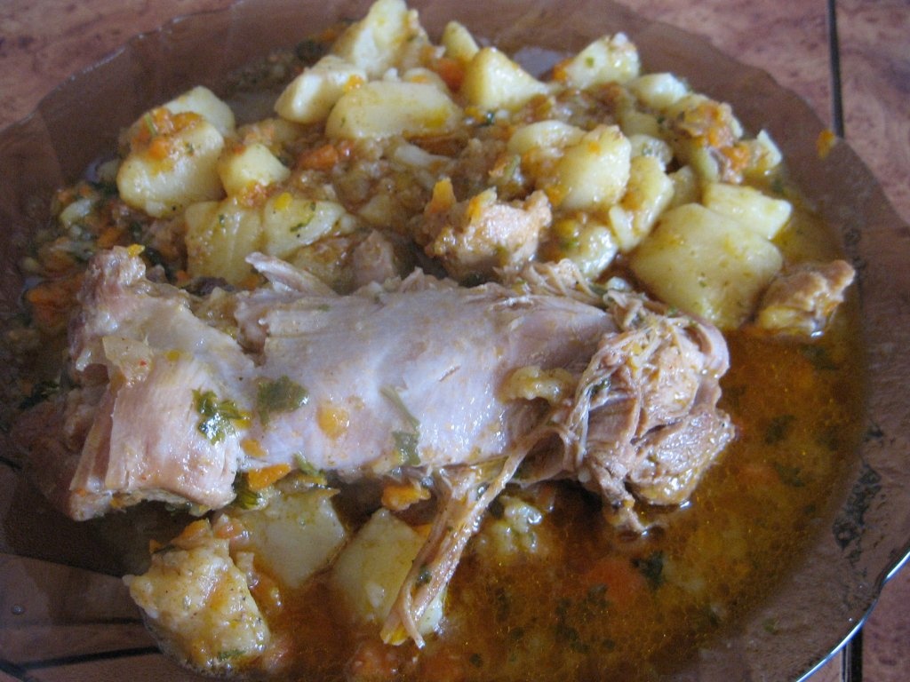 Intre  tocana si gulas = ceaunita