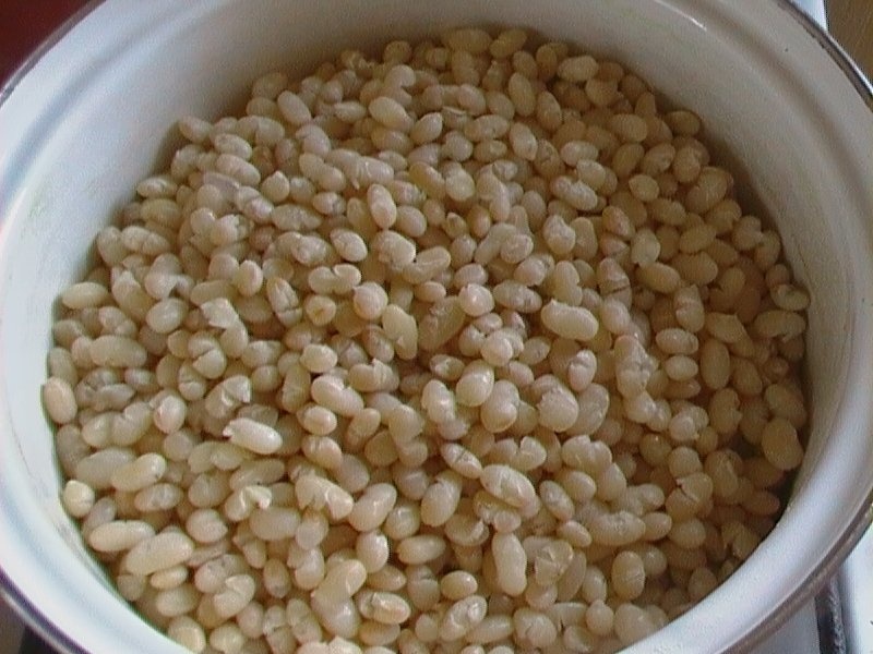 Fasole facaluita cu carnati