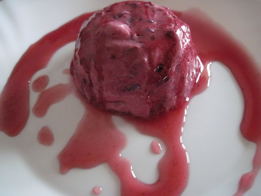 Inghetata de cirese cu toping de cirese