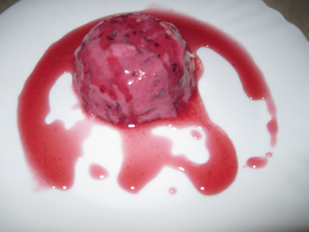 Inghetata de cirese cu toping de cirese