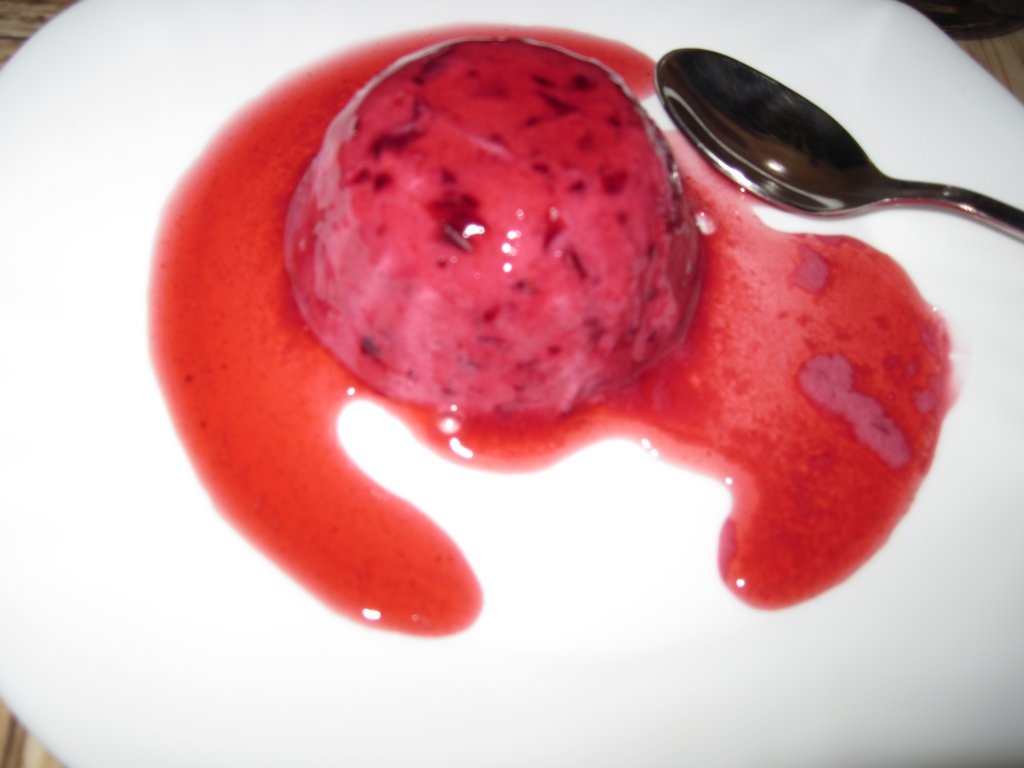 Inghetata de cirese cu toping de cirese